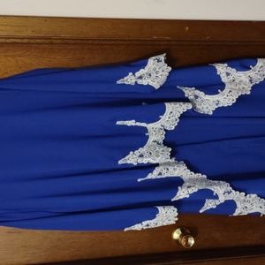 Tunic top with lace edging and long in the back . Size medium.